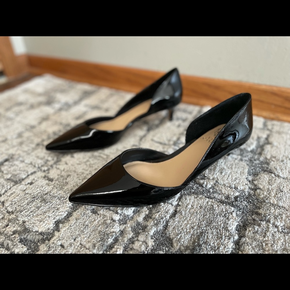 BRAND NEW VINCE CAMUTO - JORDYNA POINT TOE PUMPS